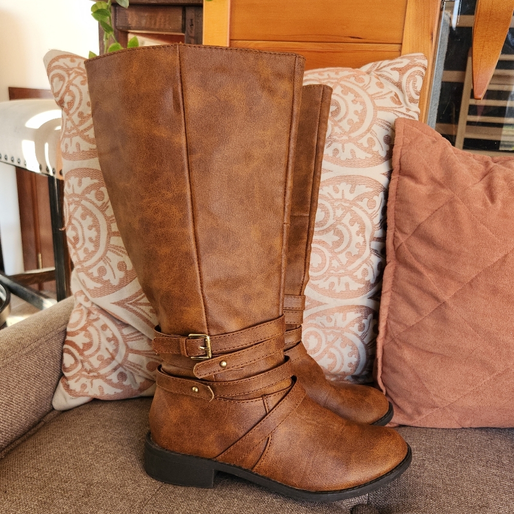 BRASH Womens Riding Boots 3 Buckle Rich Tan Brown Faux Leather Side Zipper 6